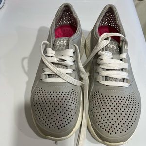 Crocs Tennis Shoes. Size 6